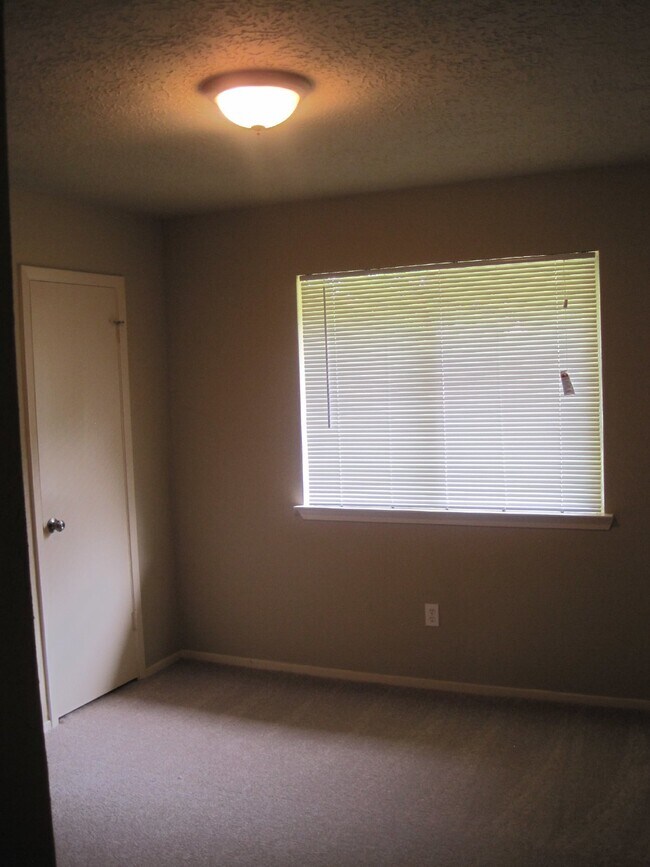 Building Photo - 6822 Harpers Dr