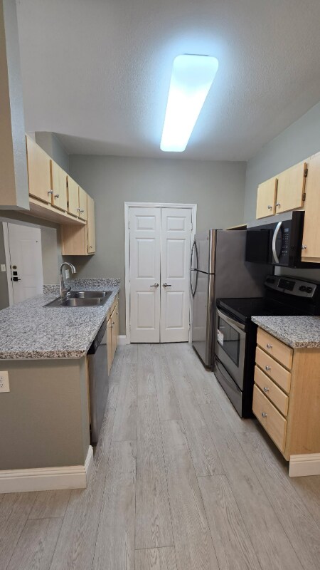 Building Photo - 701 Gibson Dr