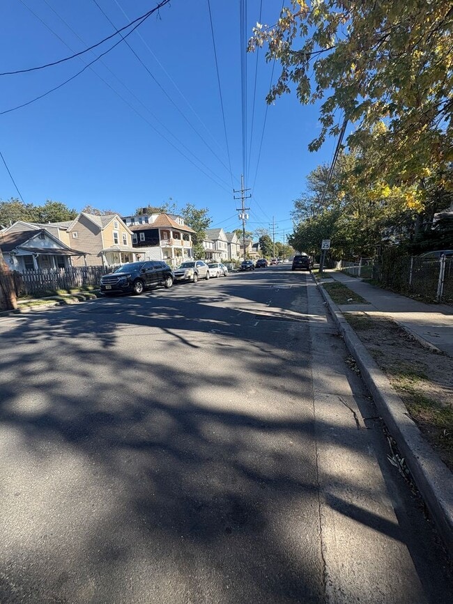 Building Photo - Beautiful, Newly Renovated 4 Bedroom 2 1/2...