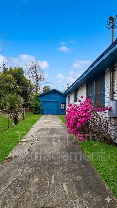 Building Photo - 1735 Brackland St