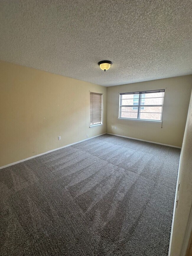 Building Photo - 313 Innsdale Terrace