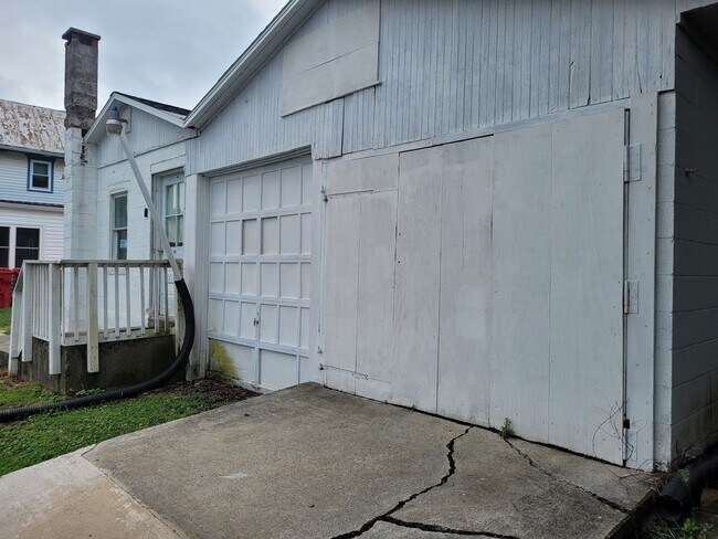Building Photo - Large Garage in Palmyra/Campbelltown