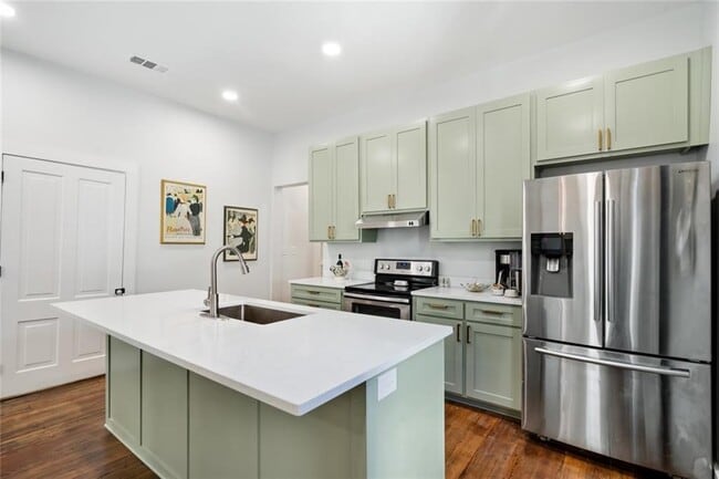 Building Photo - 934 Conti St