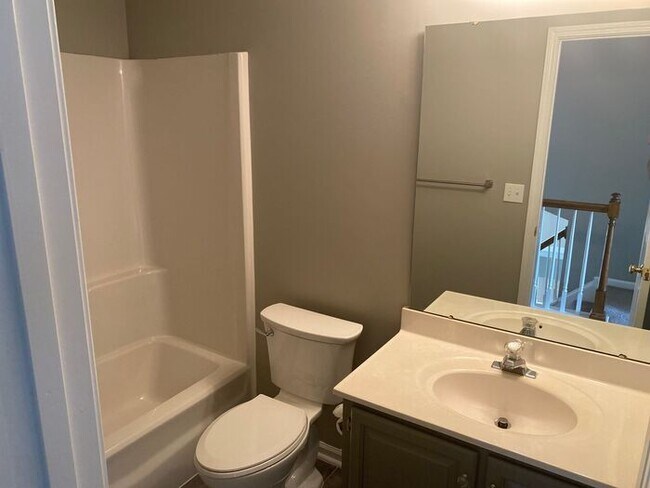 Building Photo - Spacious 3-bedroom home located in Charlotte. $300 off on two months' rent!