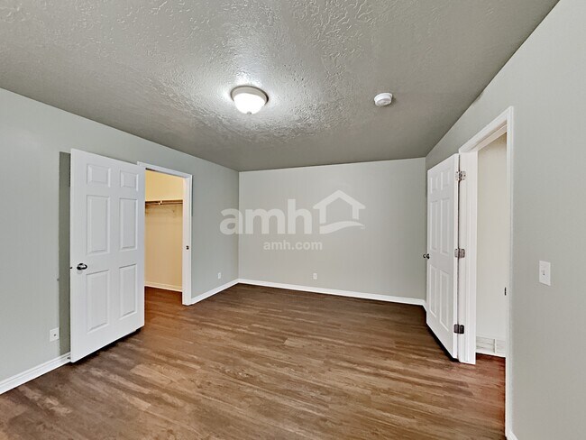 Building Photo - 4973 W Badger Ln