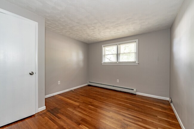 Building Photo - 14 Alaimo Dr