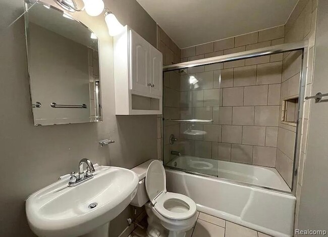 Building Photo - 902 E Windemere Ave