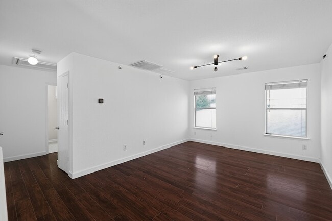Building Photo - 331 Mantova Dr