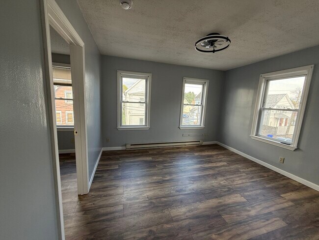 Building Photo - 18 Meadow St