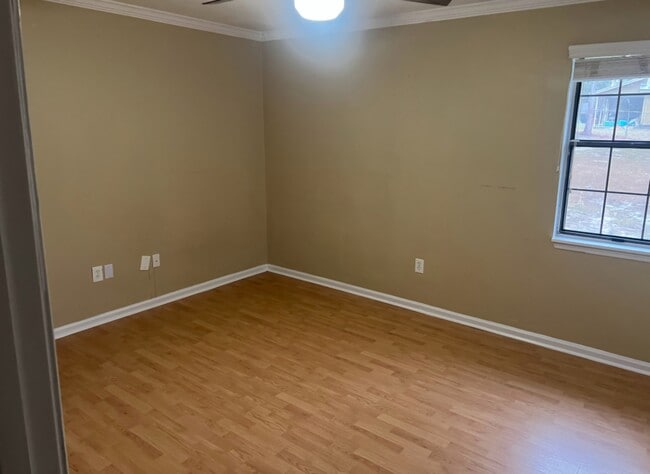 Building Photo - 1802 Marion Dr