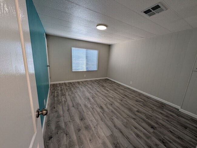 Building Photo - 5737 Klondike Dr