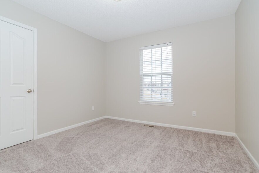 Building Photo - 712 Hibiscus Cir