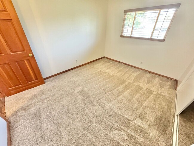 Building Photo - New Carpet and Paint, NO HOA, 3 Bed, 2 Bath home with Pool.