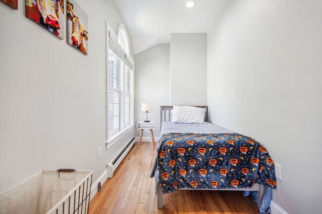 Building Photo - 550 Long John Rd