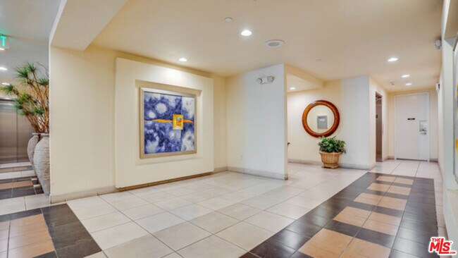 Building Photo - 4100 Wilshire Blvd