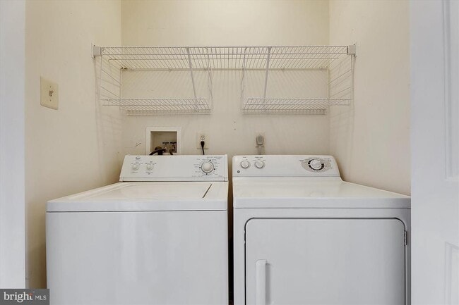 Building Photo - 1513 Danewood Ct