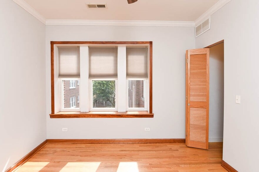 Building Photo - 3253 N Clifton Ave