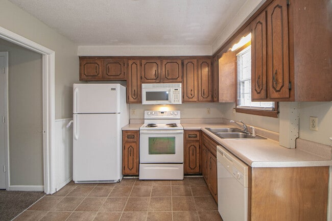 Building Photo - 812 Golf View Pl