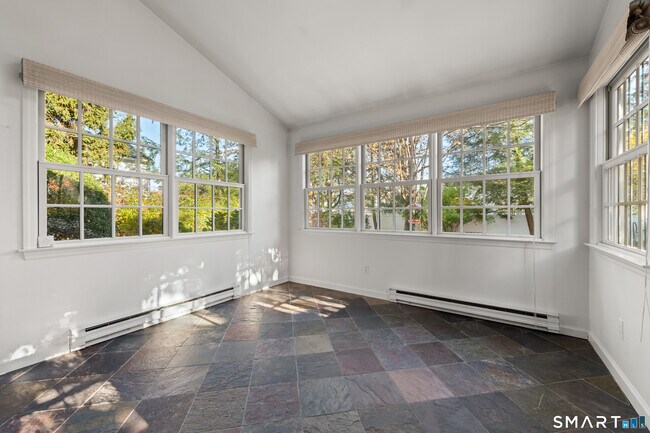 Building Photo - 56 Drake Ln