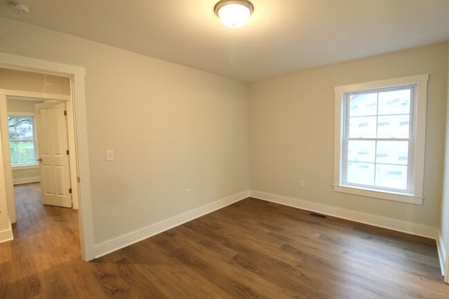 Building Photo - Lease assignment