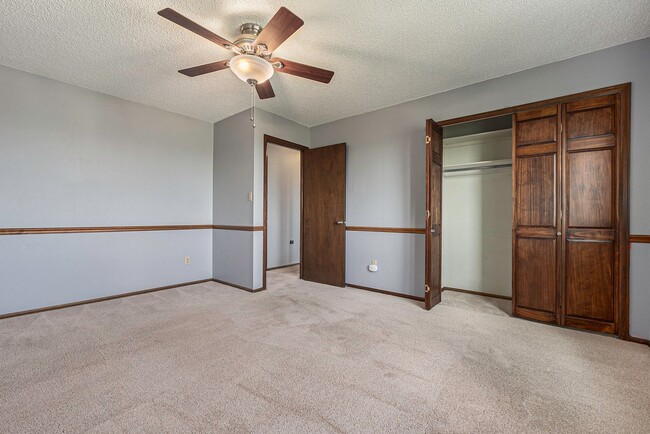 Building Photo - Big*Open*Private*Custom Home in Pinecliff D#20