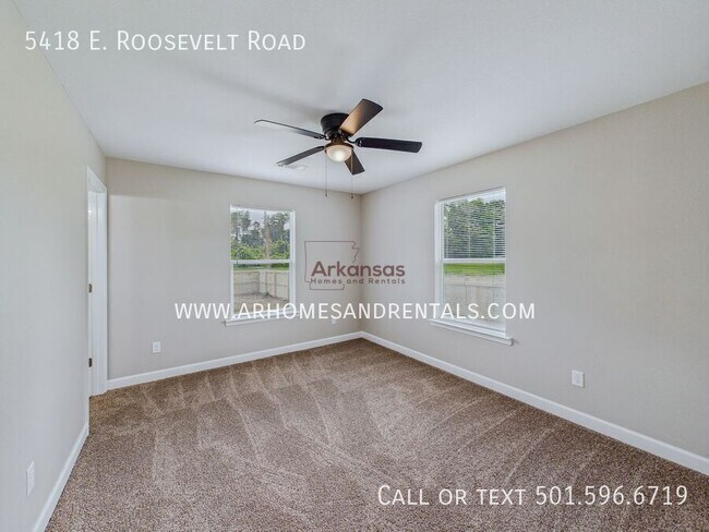 Building Photo - 5418 E Roosevelt Rd