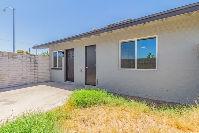 Building Photo - Newly Renovated On Broadway - Mesa!