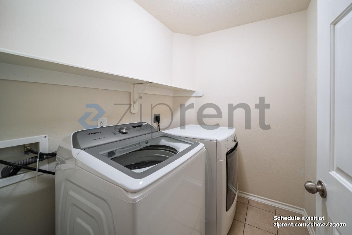 Building Photo - Unit