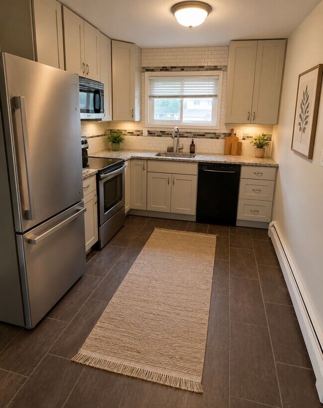 Building Photo - Welcome to this 4 bedroom 2 bath home in the Crabtree section of Levittown.