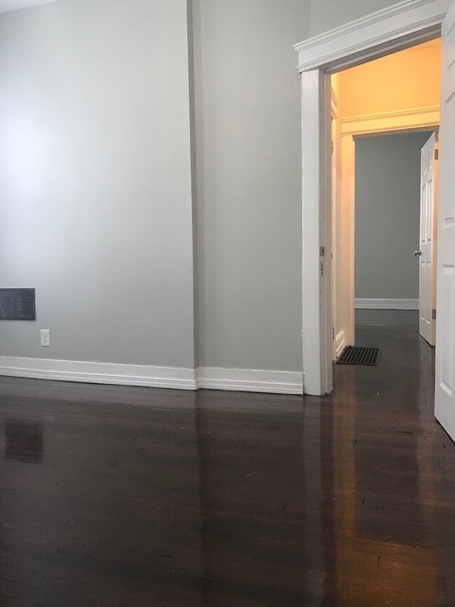 Building Photo - 211-211 Blake St