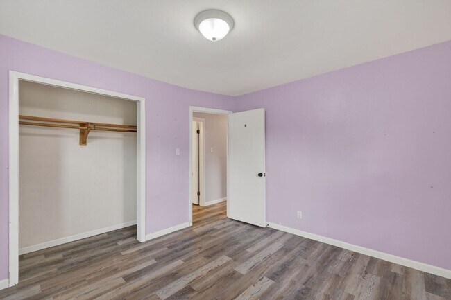 Building Photo - Brick Corner Ranch in Oak Manor-Chesapeake!