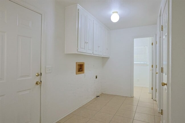 Building Photo - 2550 W Lucas Rd