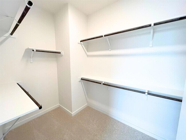 Building Photo - 401 Darley Oak Dr