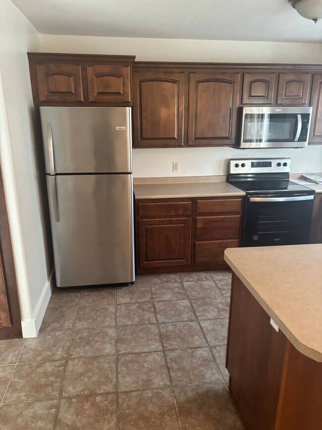 Building Photo - Great Location! Lots of Amenities