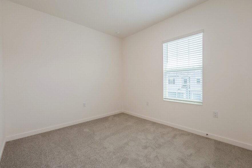 Building Photo - 1464 Tristar Dr