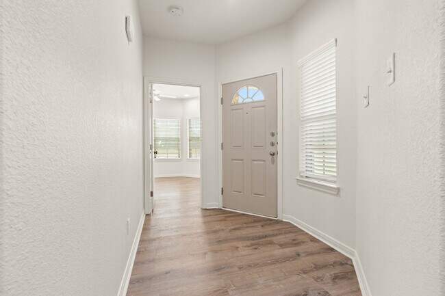 Building Photo - 525 E Spring Valley Rd