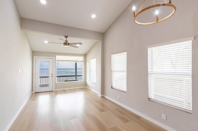 Building Photo - 2830 Bay Oaks Harbor Dr