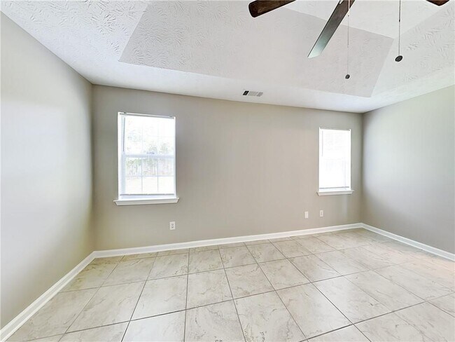 Building Photo - 136 Pecan Dr