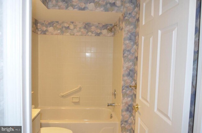 Building Photo - 818 Roundtree Pl