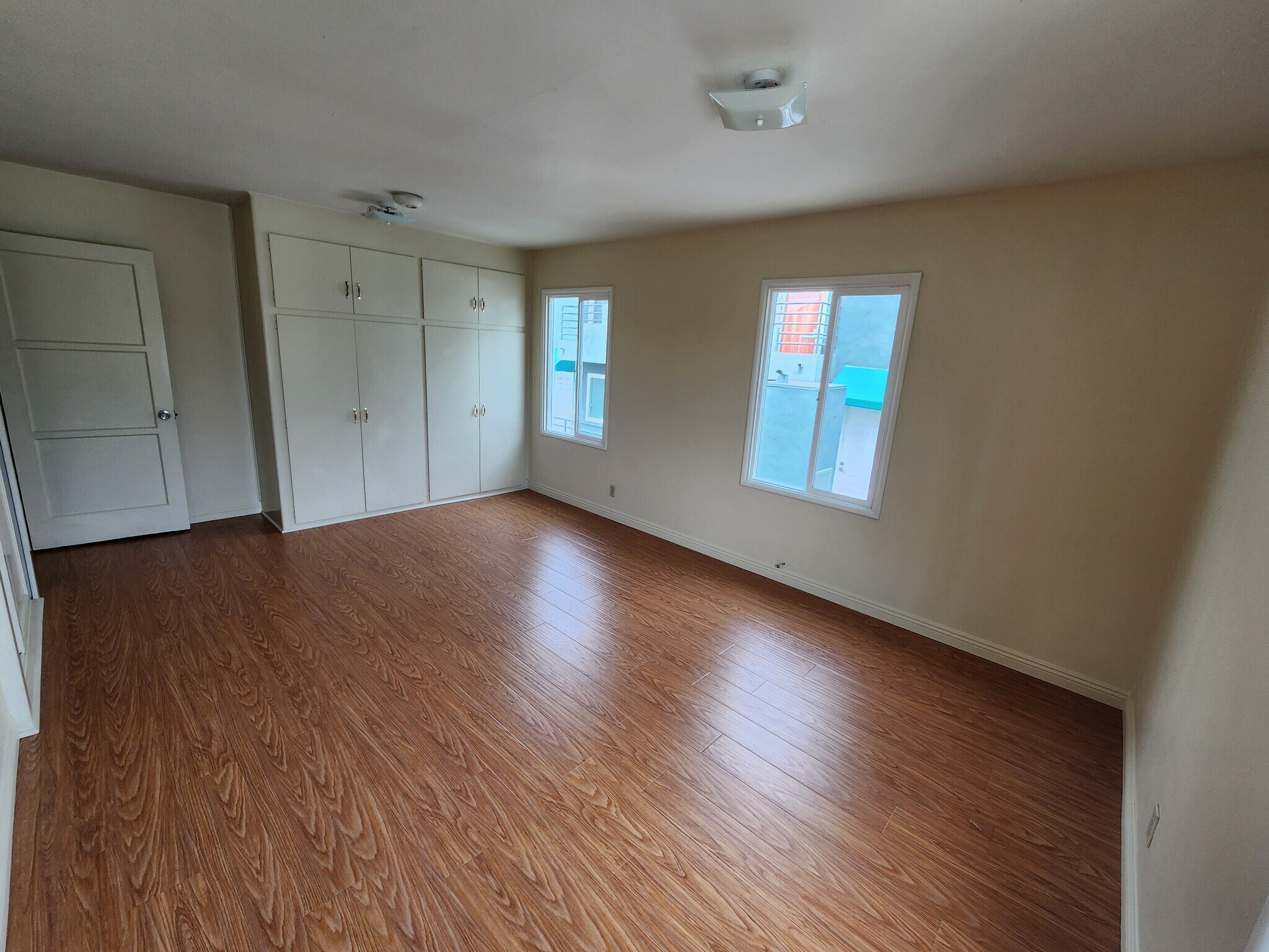 Building Photo - 5264 Cahuenga Blvd