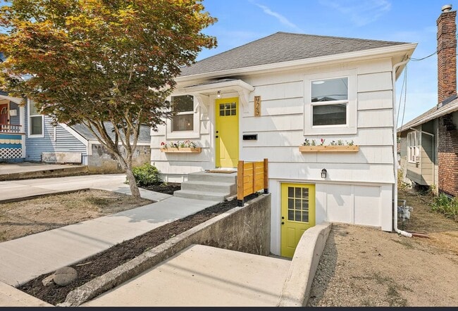 Building Photo - 923 Pleasant Ave