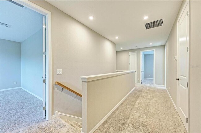 Building Photo - 5564 Summit Gln