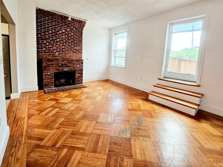 Building Photo - 1712 Beacon St