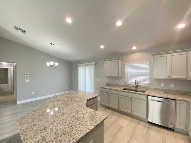 Building Photo - Beautiful  Home Citrus Springs - 4/2/2 Gre...