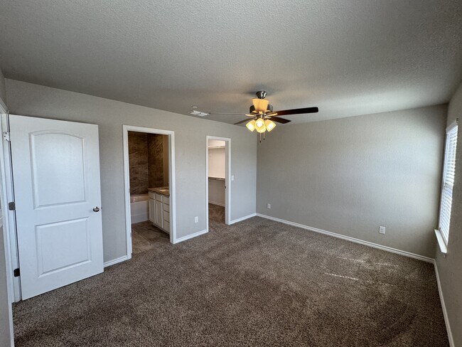 Building Photo - 7615 Stonehollow