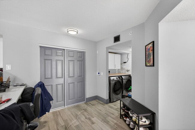 Building Photo - 4211 San Marino Blvd