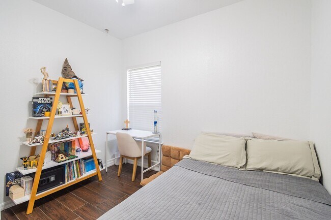 Building Photo - Rental Near Downtown Lakeland!!