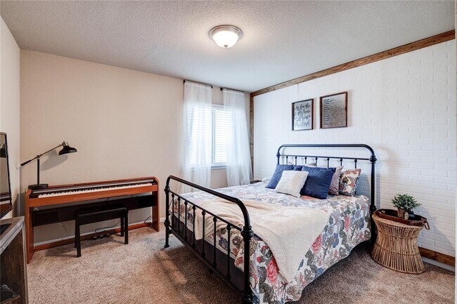 Building Photo - 5901 Scenic Lake Dr