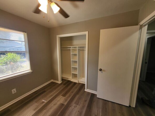 Building Photo - 1503 E Wells Ave
