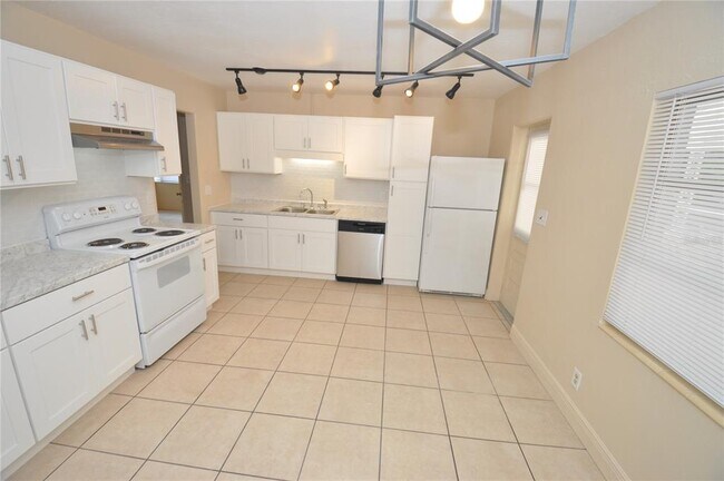 Building Photo - 1341 Ave S NW